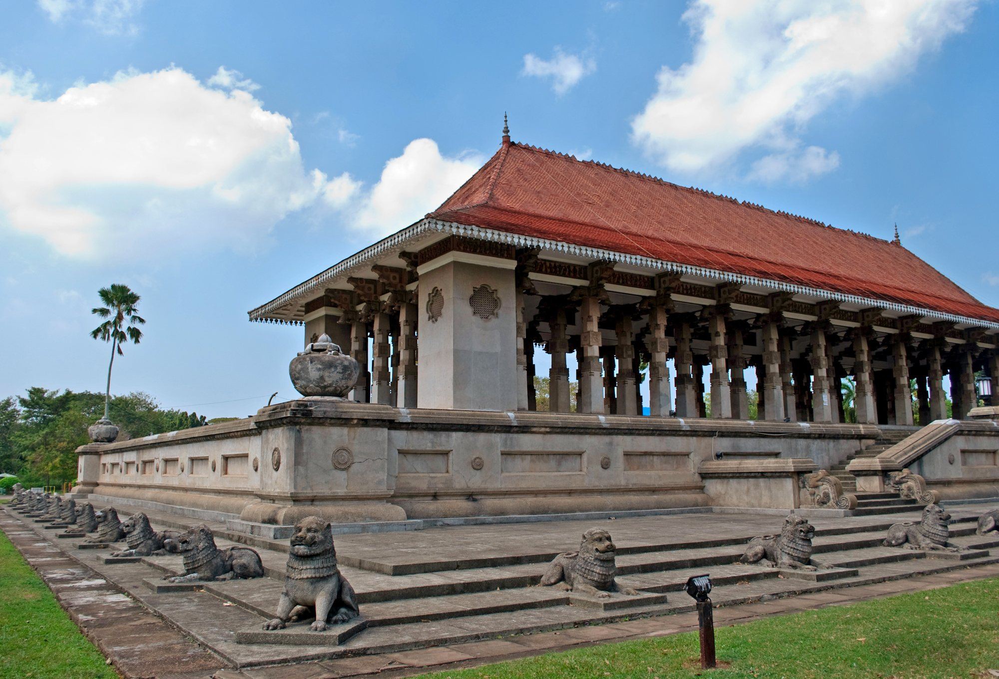The Independence Memorial Hall in Colombo, with stone lions on the steps under a blue sky