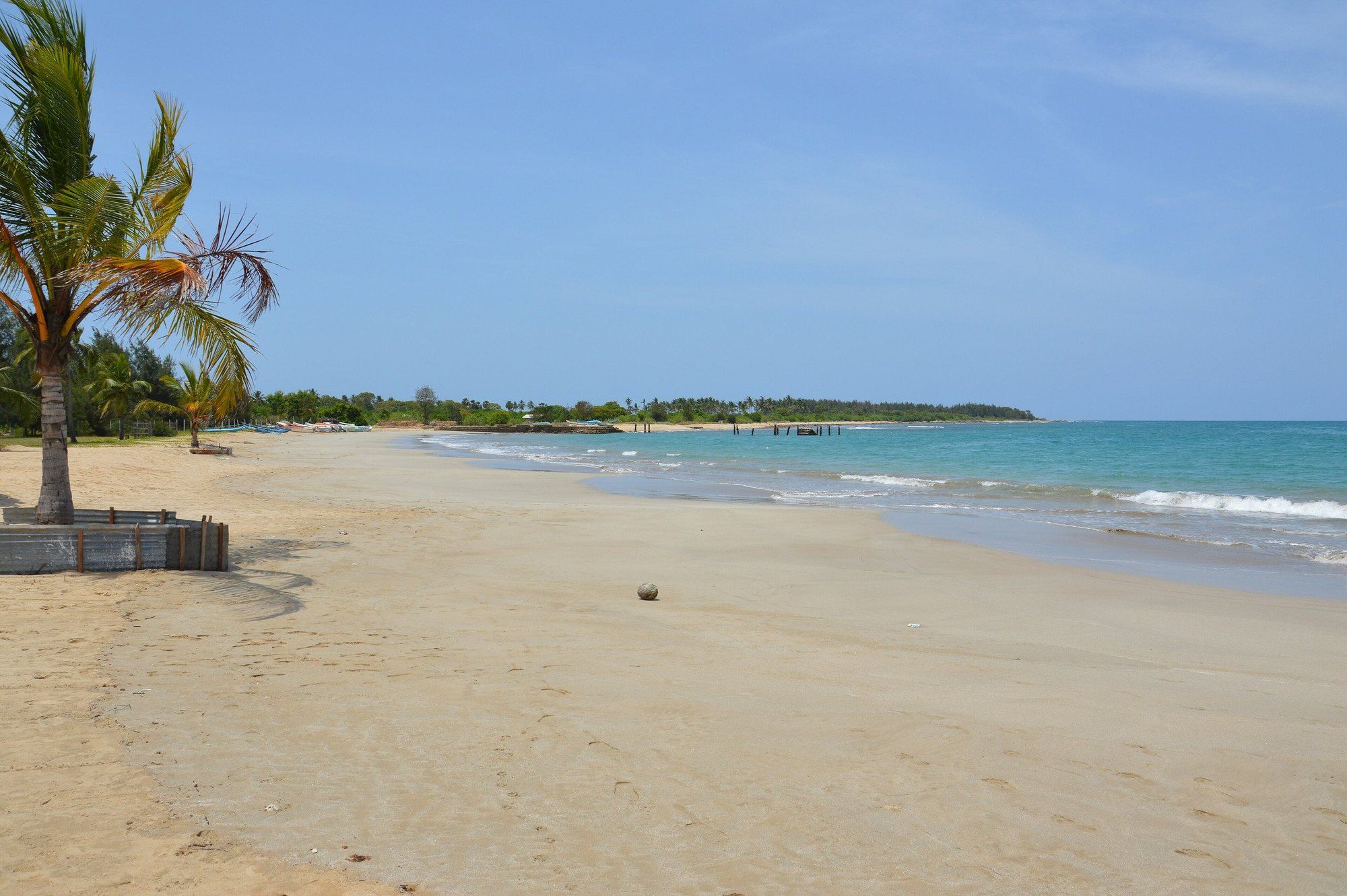 The long, shallow, calm bay at Pasikudah